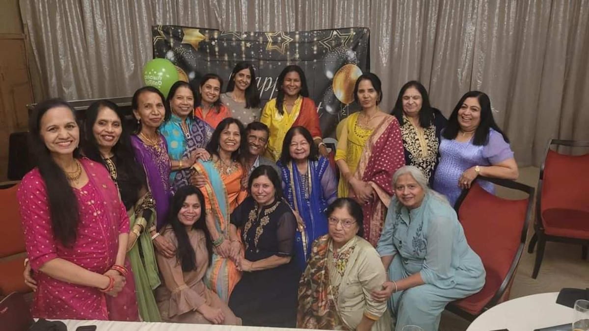 Valentine day 2022: લોસ એન્જલસમાં ભારતીય સમાજે વેલેન્ટાઈન ડે ઉજવ્યો વડીલોની સાથે, સમાજમાં પરિવારનો સંદેશ બુલંદ કરવાનો પ્રયાસ Valentine day 2022: લોસ એન્જલસમાં ભારતીય સમાજે વેલેન્ટાઈન ડે ઉજવ્યો વડીલોની સાથે, સમાજમાં પરિવારનો સંદેશ બુલંદ કરવાનો પ્રયાસ