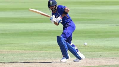 IND VS WI: વિરાટ કોહલી ફરી નિષ્ફળ ગયો, મામૂલી શોટ રમીને ગુમાવી દીધી વિકેટ, ખુદ પર નારાજ દેખાયો