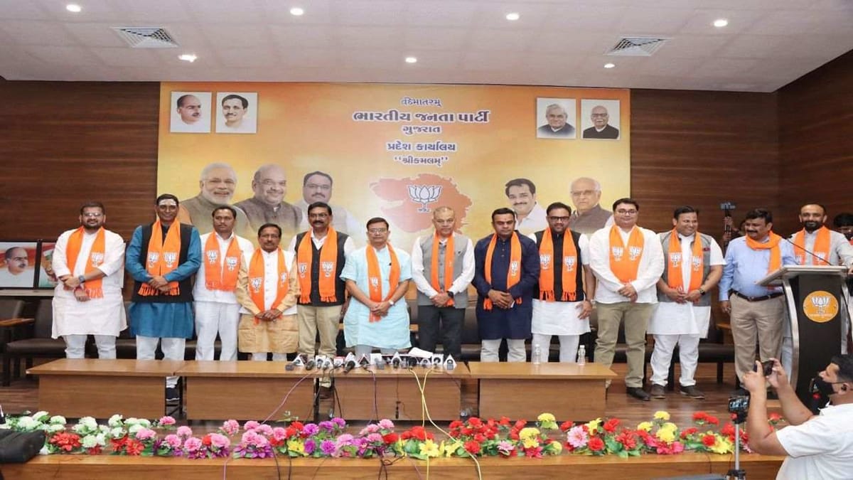 કોંગ્રેસના પૂર્વ ધારાસભ્ય-પ્રવક્તા-કાર્યકરો સહિત AAPના હોદ્દેદારો-સામાજિક આગેવાનો પણ ભાજપમાં જોડાયા