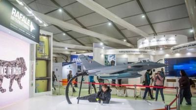 સંરક્ષણ મંત્રીએ DefExpo 2022 મોબાઇલ એપ પણ લોન્ચ કરી, સાથે જ EXPOની તૈયારીઓની સમીક્ષા કરી