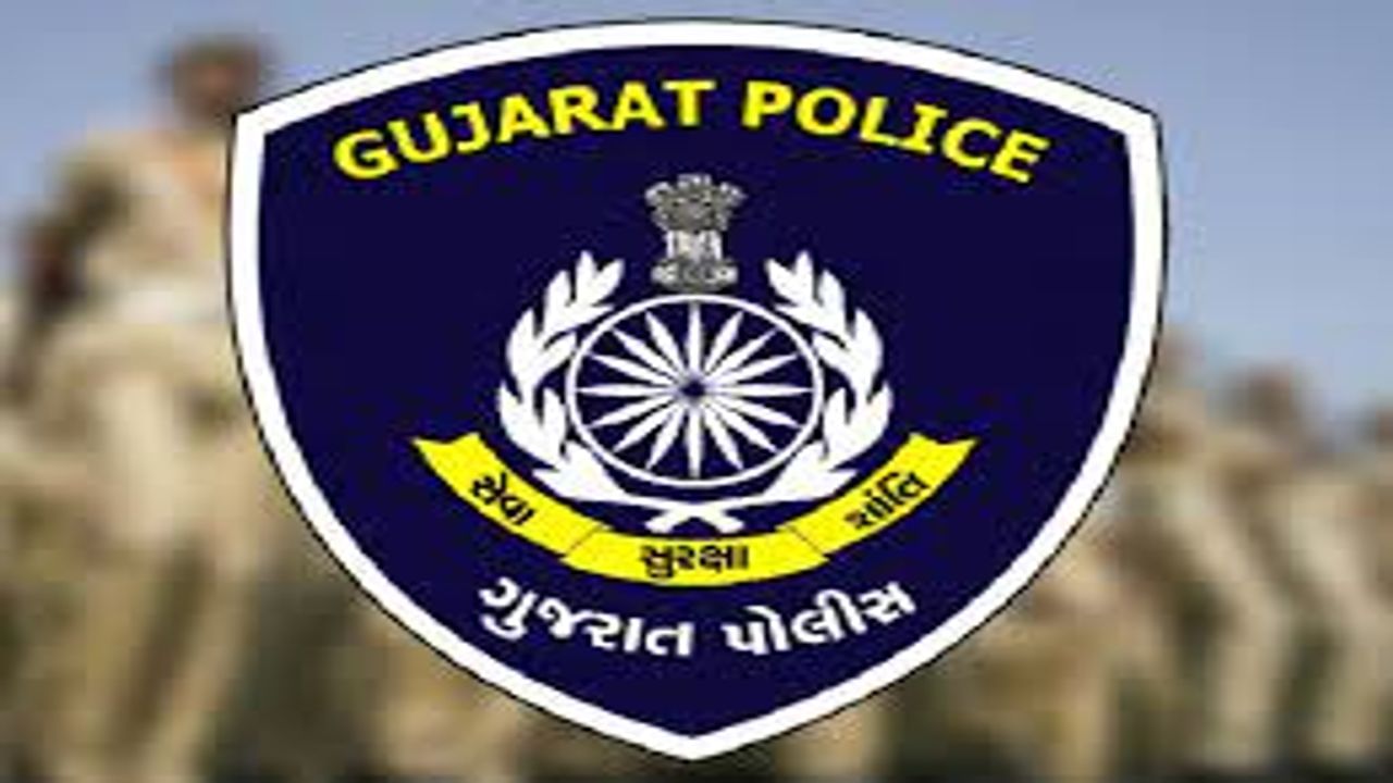 Gujarat: Police hit the streets to keep people indoors | India News - The  Indian Express