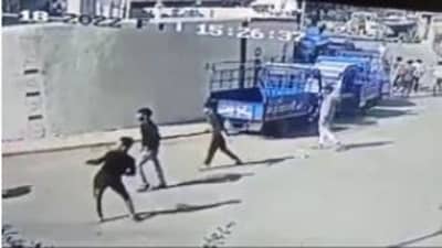 Ahmedabad :  ધૂળેટીની ઉજવણી સમયે ગોમતીપુરમાં બે જૂથ વચ્ચે પથ્થરમારો, સીસીટીવીમાં કેદ થયેલા પથ્થરમારાના દ્રશ્યો