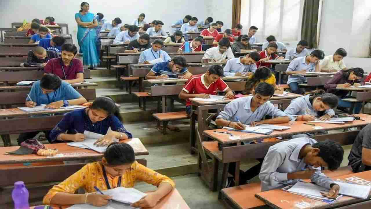 ગાંધીનગર : SSC-HSC પરીક્ષાની તૈયારીની સમીક્ષા, શિક્ષણ મંત્રીએ જિલ્લા વહીવટી તંત્રના અધિકારીઓ સાથે વીડિયો કોન્ફરન્સ યોજી