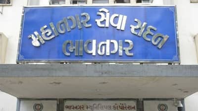 ભાવનગર : મનપા તંત્રની ઘોર બેદરકારી, કળિયાબીડમાં ટાંકીનો સ્લેબ તૂટી ગયો હોવાછતાં રિપેરીંગ કરાતું નથી