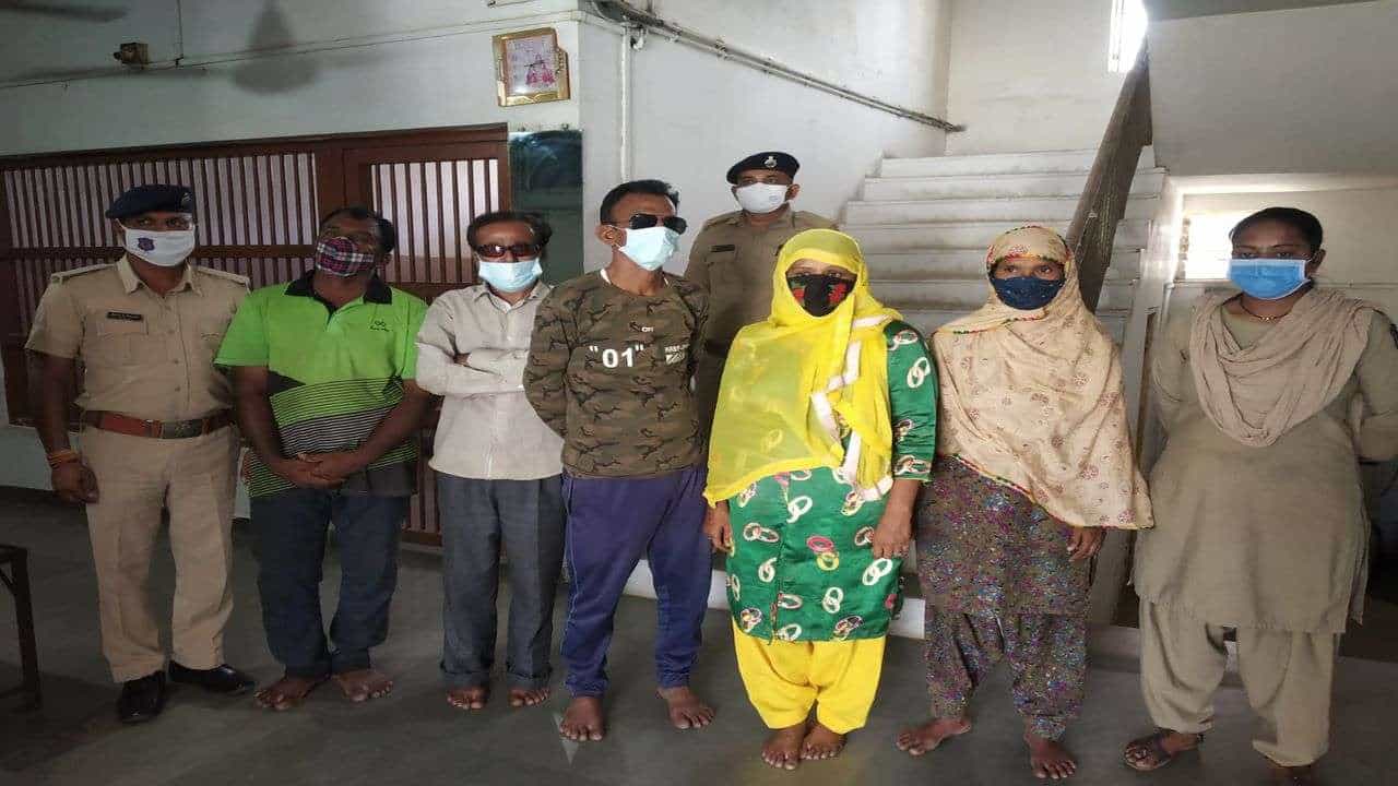 અમદાવાદ : લૂંટેરી દુલ્હને લીધો યુવકનો ભોગ ! લગ્નના દસ દિવસ બાદ દાગીના લઈ ફરાર