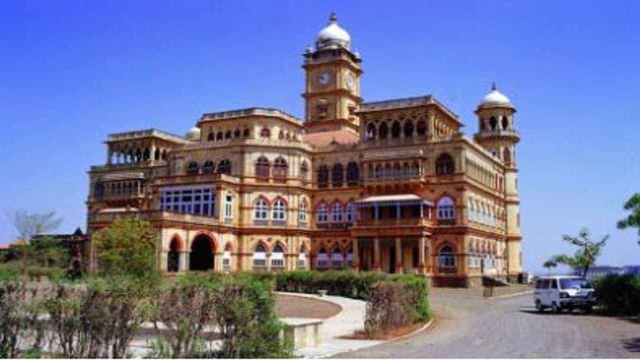 MORBI : વાંકાનેરના રાજસાહેબ કેશરીદેવસિંહજી ઝાલાનો રાજતિલક વિધિ મહોત્સવ, સંતો-મહંતો, ક્ષત્રિય આગેવાનો જોડાયા