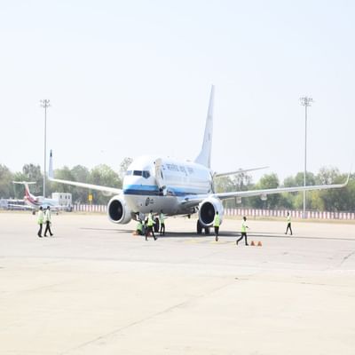 વડાપ્રધાન નરેન્દ્ર મોદી આજથી બે દિવસ ગુજરાત પ્રવાસે છે. આજે સવારે વડાપ્રધાન નરેન્દ્ર મોદી અમદાવાદ એરપોર્ટ પર આવી પહોંચ્યા હતા.