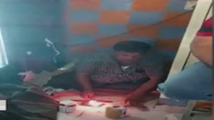 Ahmedabad: હોળી-ધૂળેટીનો તહેવાર નજીક હોવાથી કોર્પોરેશનનું આરોગ્ય વિભાગ સતર્ક, ફરસાણ અને મીઠાઇની દુકાનોમાં હાથ ધર્યુ ચેકિંગ
