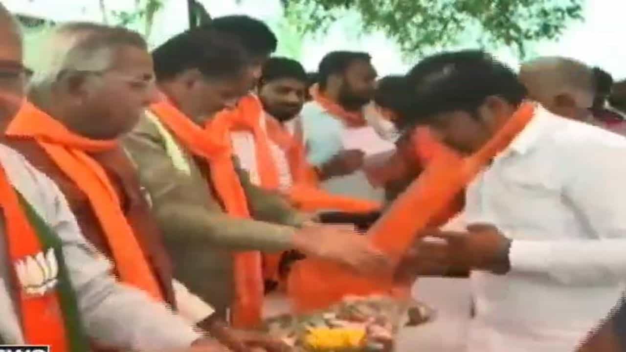 ગુજરાતમાં વિધાનસભા ચૂંટણી પૂર્વે ઉથલ પાથલ, અમદાવાદમાં કોંગ્રેસના 200 કાર્યકરો ભાજપમાં જોડાયા