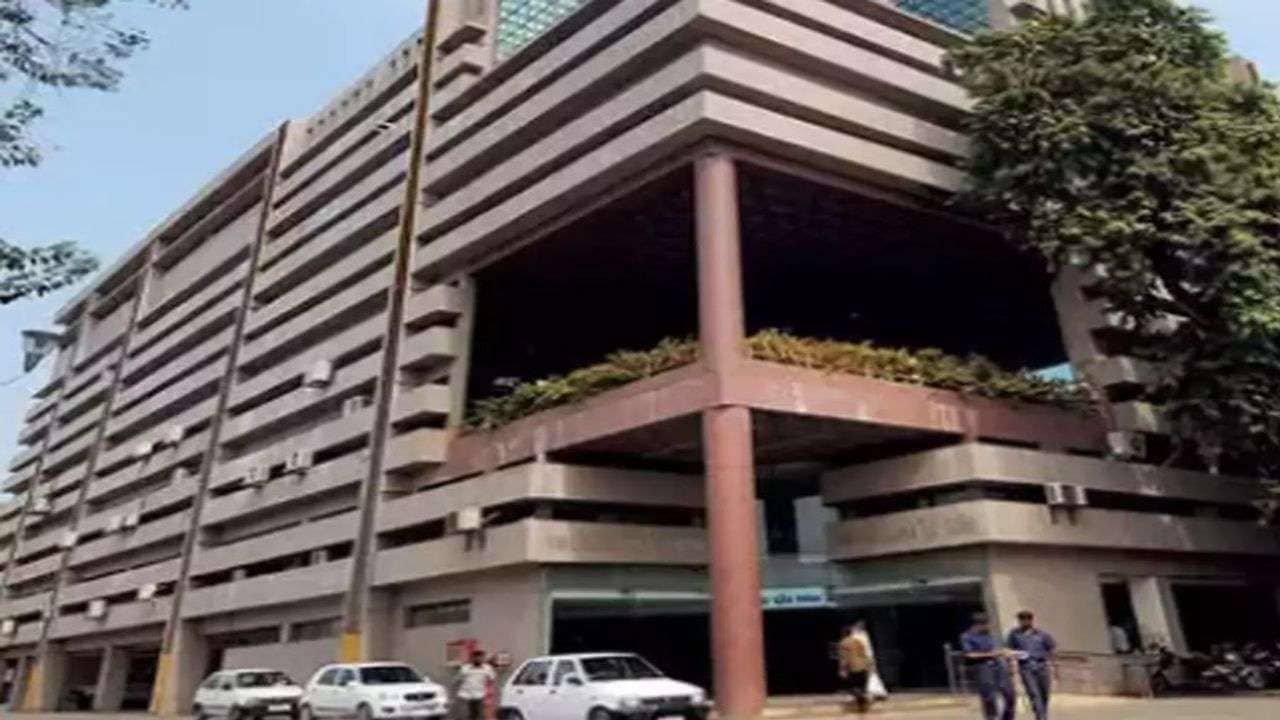 Ahmedabad : કોર્પોરેશનની સામાન્ય સભામાં વિપક્ષનો હોબાળો, હાઉસિંગ યોજનામાં ભ્રષ્ટાચારનો મુદ્દો ગુંજ્યો