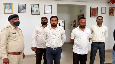 Ahmedabad : નકલી પોલીસ બની પહેલું જ વાહન રોક્યું અને બંને મિત્રો ઝડપાઇ ગયા