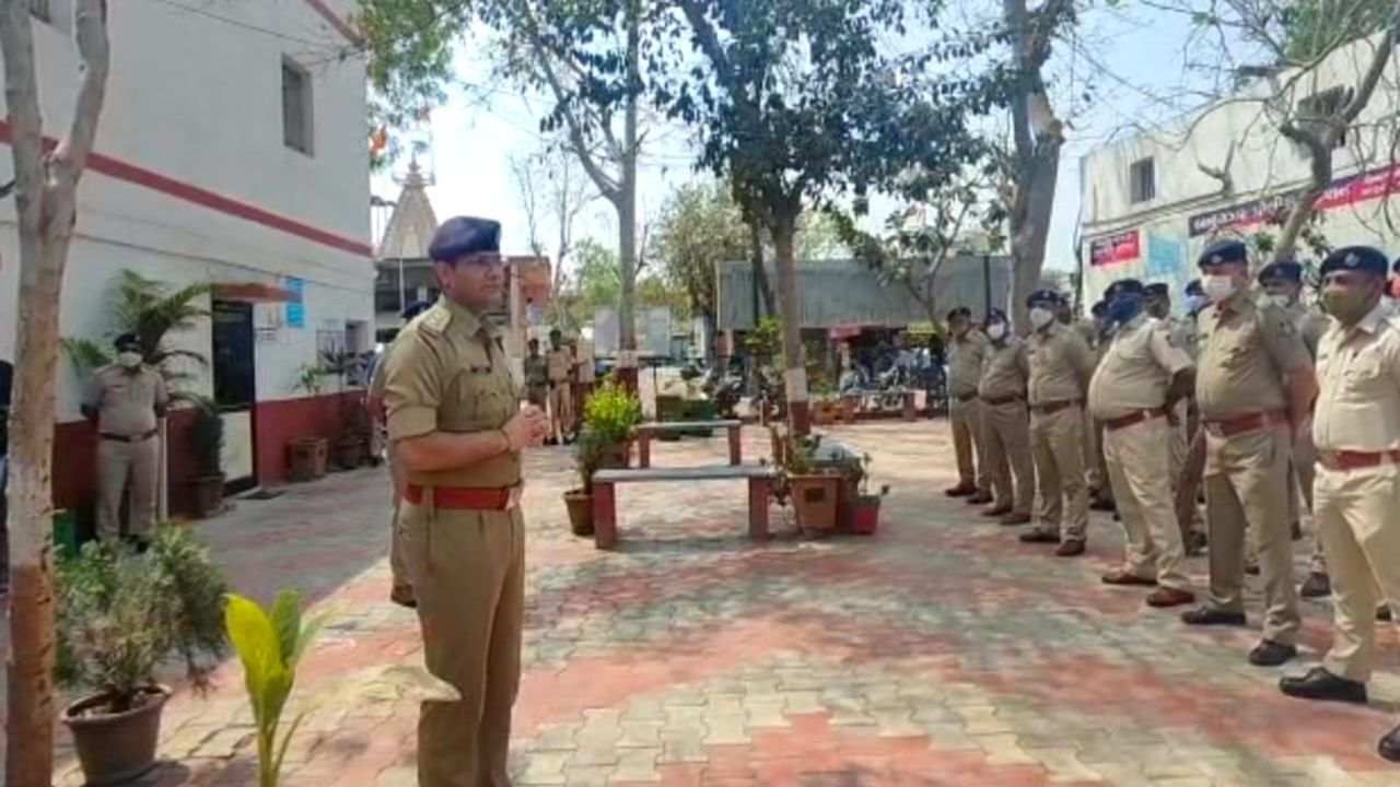 Ahmedabad : પોલીસના લેવાયા ક્લાસ, પોલીસે ફરિયાદી કે લોકો સાથે કેવો વ્યવહાર કરવો તેના પાઠ ભણાવાયા
