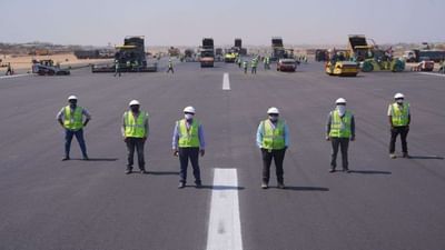 Ahmedabad : SVPI એરપોર્ટે સર્જ્યો નવો વિક્રમ, 48 દિવસમાં 1,08,000 MT કરતાં વધુ ડામર પાથરી DBMનું 5 સ્તરીય  કામકાજ પૂર્ણ.