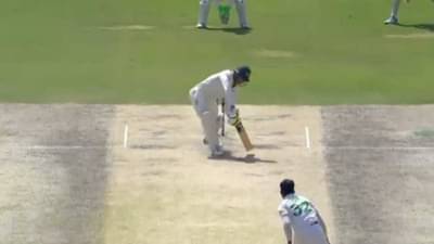 PAK vs AUS: ગજબ ! યોર્કર બોલ સ્ટંમ્પ પર વાગ્યો છતાં ગીલ્લી ના ઉડી, અંપાયરે આઉટ આપી ચોંકાવી દીધા, જુઓ Video