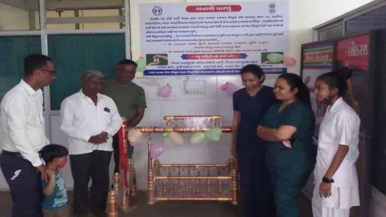 Anand : મહેળાવ સામુહિક આરોગ્ય કેન્દ્રનો સરાહનીય પ્રયાસ, અનામી પારણું મૂકવામાં આવ્યું