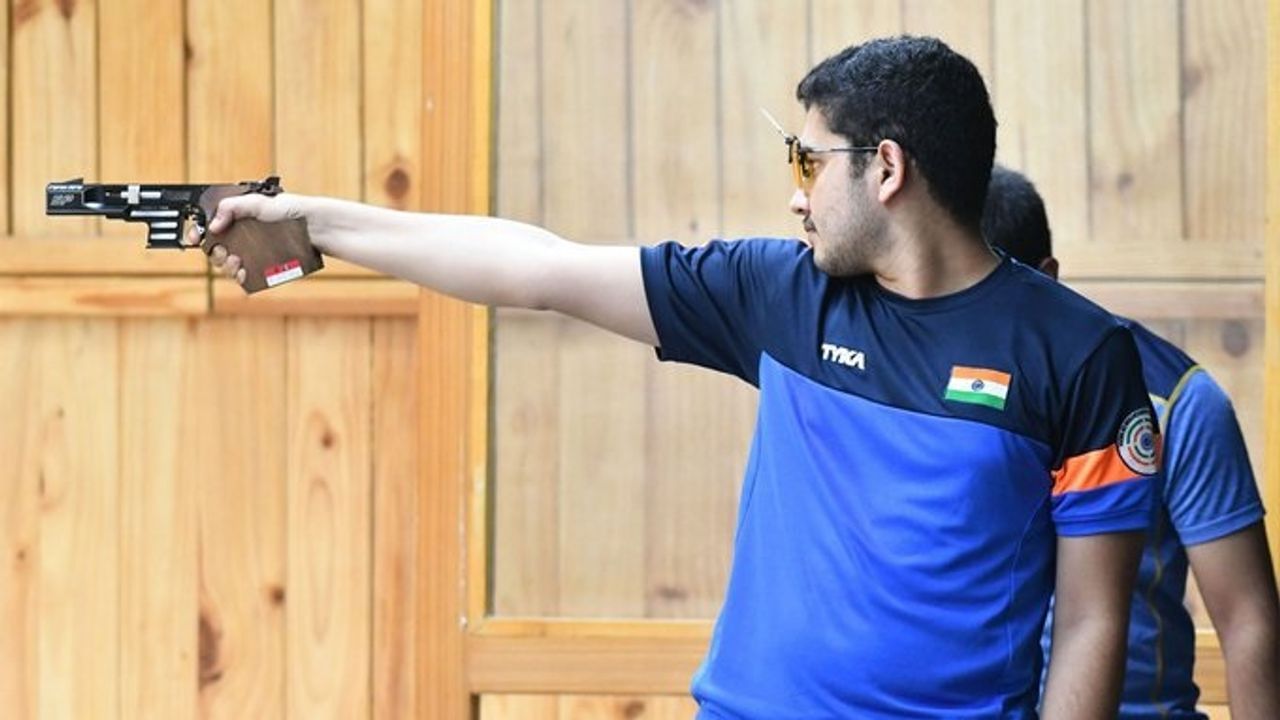 ISSF World Cup: રિધમ સાંગવાન અને અનીશ ભાનવાલાની જોડીએ જીત્યો ગોલ્ડ મેડલ ...