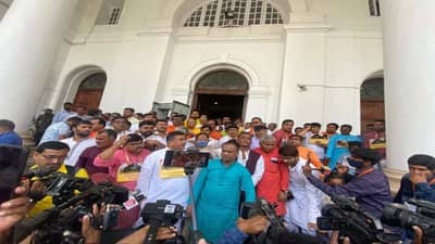 બીરભૂમ હિંસા મુદ્દે બંગાળ વિધાનસભા સમરાંગણમાં ફેરવાઈ, BJP-TMC ના ધારાસભ્યો વચ્ચે ઘર્ષણ, MLA ના કપડા ફાડી નખાયા