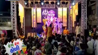 Gir somnath: વેરાવળમાં ભોય સમાજ દ્વારા હોળી દહનની 200 વર્ષ જુની અનોખી પરંપરા, કાલભૈરવની 20 ફૂટ ઉંચી મૂર્તિ બનાવે છે યુવાનો Gir somnath: વેરાવળમાં ભોય સમાજ દ્વારા હોળી દહનની 200 વર્ષ જુની અનોખી પરંપરા, કાલભૈરવની 20 ફૂટ ઉંચી મૂર્તિ બનાવે છે યુવાનો