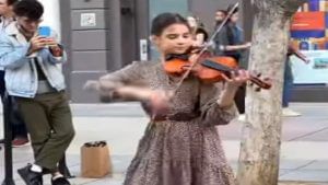 Viral Video: વિદેશોમાં છવાયું 'બિજલી-બિજલી' ગીત, ગીત પર વાયોલિન વગાડતી છોકરીને જોઈને લોકો થઈ ગયા આશ્ચર્યચકિત