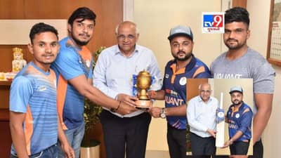 CM ભૂપેન્દ્ર પટેલે ટ્રોફી લોંચીંગ સમયે શાનદાર ક્રિકેટ બેટ જોઈ કહ્યુ મારે પણ આવુ બેટ જોઈશે, ચૂંટણી પહેલા ચોગ્ગા છગ્ગા વાળી કરશે!