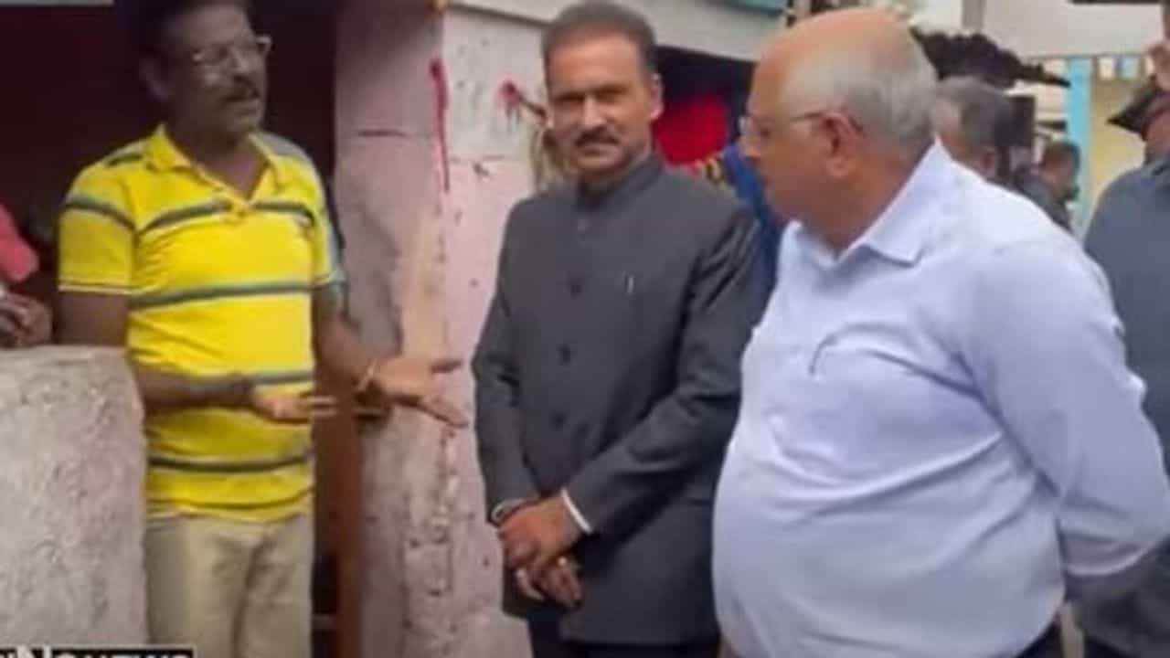 Vadodara: એકતાનગરની ઝૂંપડપટ્ટી વિસ્તારમાં મુખ્યપ્રધાનની ઓચિંતી મુલાકાત, લોકોને મળીને જાણી તેમની સમસ્યા