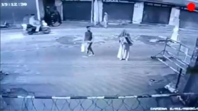 Jammu Kashmir: CRPF કેમ્પ ઉપર બુરખાધારી મહિલાએ ફેક્યો પેટ્રોલ બોમ્બ, જુઓ વીડિયો