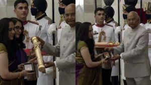 Padma Awards: CDS જનરલ બિપિન રાવતને મરણોત્તર પદ્મ વિભૂષણ, રાષ્ટ્રપતિએ કોંગ્રેસના નેતા ગુલામ નબી આઝાદને પદ્મ ભૂષણ પુરસ્કાર આપ્યો