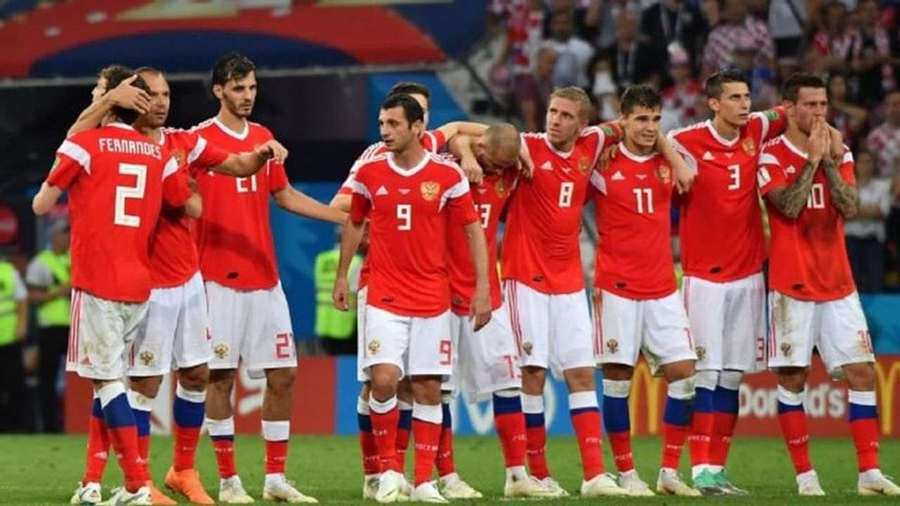Football: રશિયા પર FIFA અને UEFA આકરા પાણીએ, યુક્રેન પર હુમલો કરવાને લઇ ફુટબોલ ટીમને સસ્પેન્ડ કરી દીધી