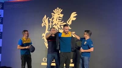 IPL 2022: ફાફ ડુ પ્લેસિસ કેપ્ટન બનતા વિરાટ કોહલીએ આપી મોટી પ્રતિક્રિયા, Video