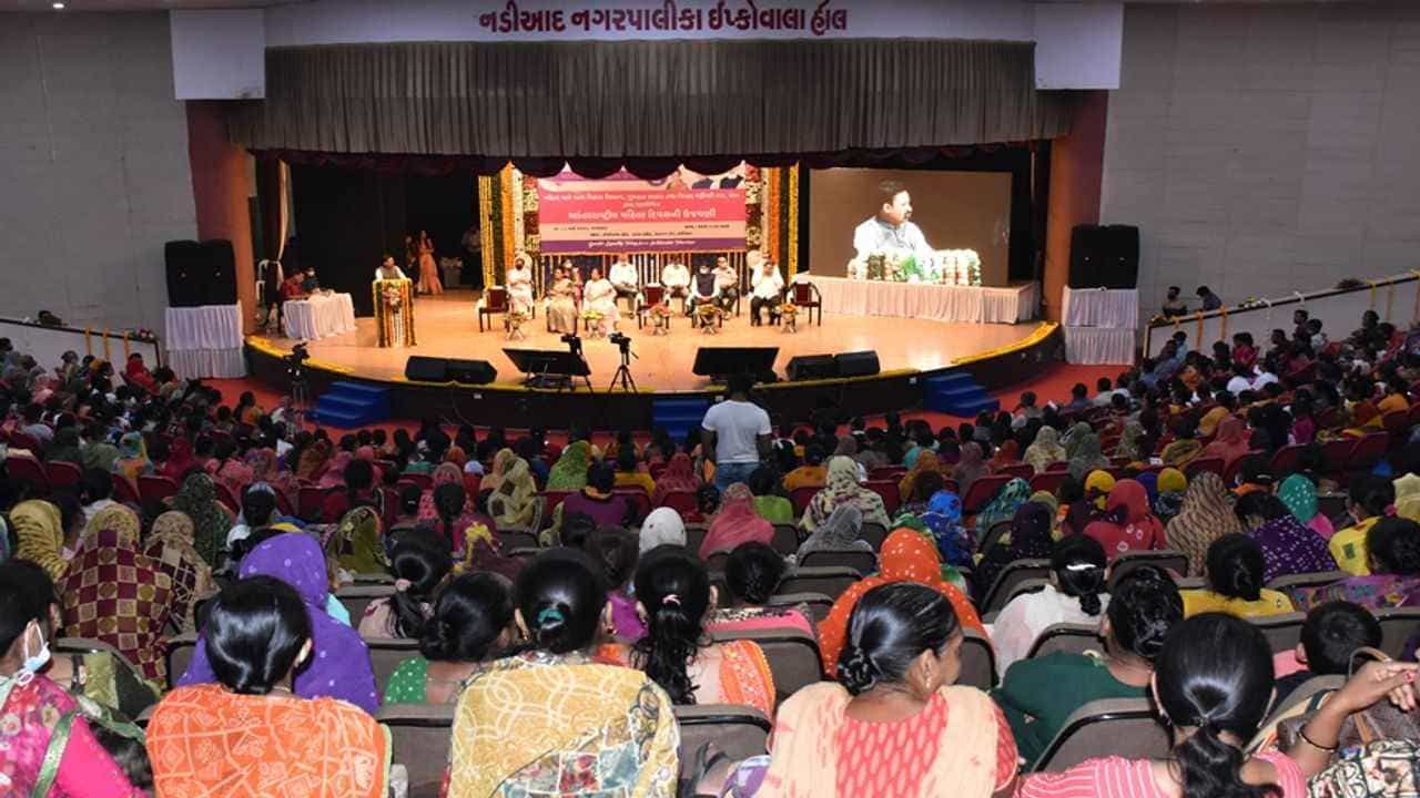Kheda: નડિયાદ ખાતે જિલ્લા કક્ષાનો આંતર રાષ્ટ્રીય મહિલા દિવસ ઉજવાયો