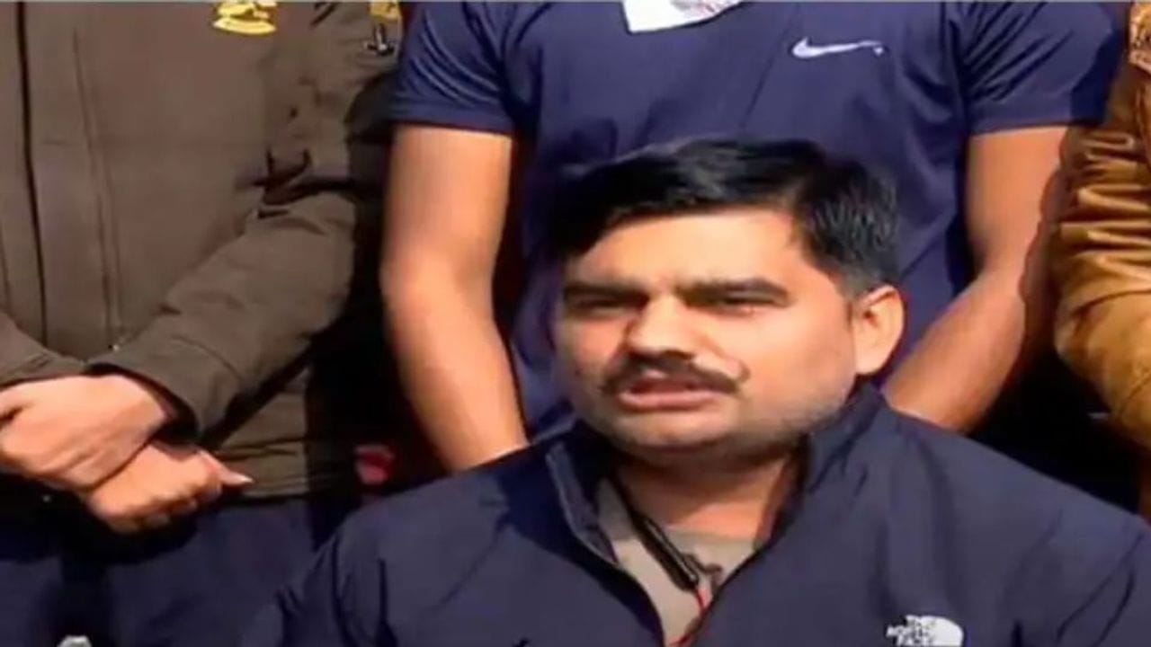 ગુજરાતમાં વનરક્ષક પરીક્ષાનું પેપર લીક થવાની આશંકા બાદ વિદ્યાર્થી નેતા યુવરાજસિંહે આપી આ પ્રતિક્રિયા ગુજરાતમાં વનરક્ષક પરીક્ષાનું પેપર લીક થવાની આશંકા બાદ વિદ્યાર્થી નેતા યુવરાજસિંહે આપી આ પ્રતિક્રિયા