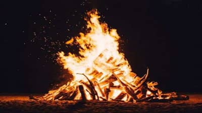 Holi Poojan: હોળીની સાંજે કરો આ સરળ ઉપાય, મેળવો સ્વાસ્થ્ય અને સંપતિના આશીર્વાદ