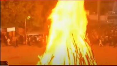Holi Celebration 2022: ગુજરાતમાં આ ગામડામાં આજે પણ અંગારા પર ચાલવાની પંરપરા, હોળી પર જાણો વિશેષ પરંપરા