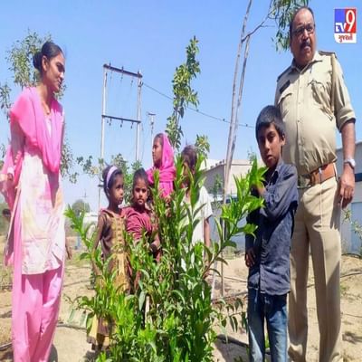 જૂનાગઢ જિલ્લાના કેશોદના dysp જે.બી ગઢવી સાહેબનો સેવા યજ્ઞ.  પોલીસ અધિકારી ગૌશાળા-બાળકોની સ્કુલ અને વૃક્ષોનું જતન કરે છે.