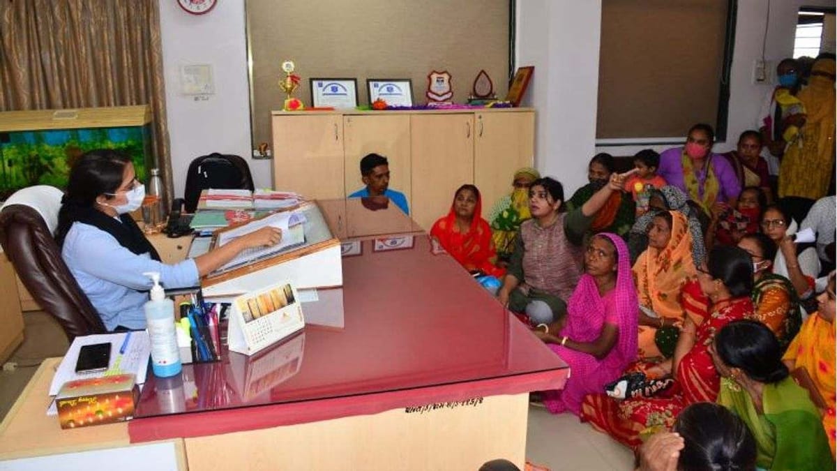 Jamnagar: પૂરગ્રસ્ત વિસ્તારને સહાય માટે મોટી જાહેરાત પરંતુ હજુ સુધી વળતર ન મળતાં મહિલાઓનો ઘેરાવ