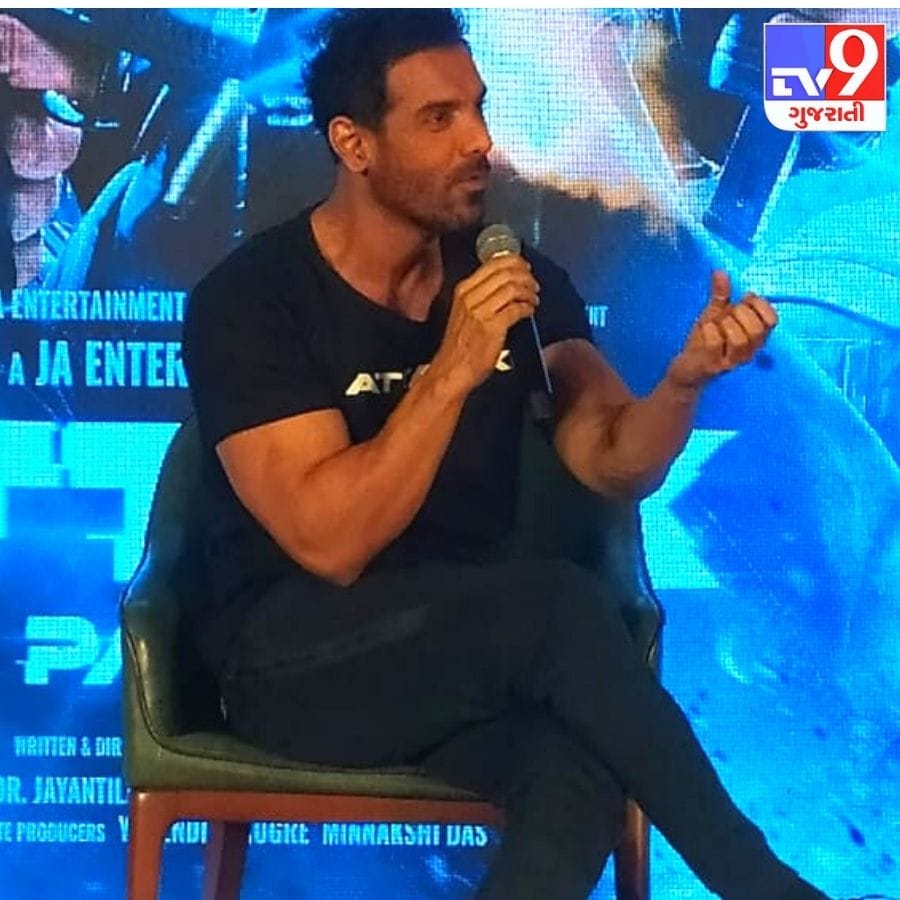 પોતાની આવનારી ફિલ્મ અટેક વિશે વાત કરતાં તેમણે જણાવ્યું કે આ એક સત્ય હકીકત અને આવનારા વિઝન ઉપર તૈયાર કરાયેલી ફિલ્મ છે. જે લાખો યુવાનોને ટેક્નોલોજી પ્રત્યે પ્રેરિત કરે છે. ( Photos By- Naresh Rajora, Edited By- Omprakash Sharma)
