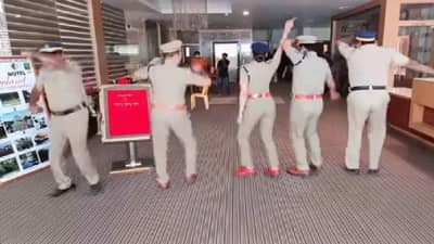 કચ્ચા બદામ ગીત પર પોલીસકર્મીઓનો મસ્તી અને ડાન્સનો રમૂજી વીડિયો સોશિયલ મીડિયા પર થયો વાયરલ