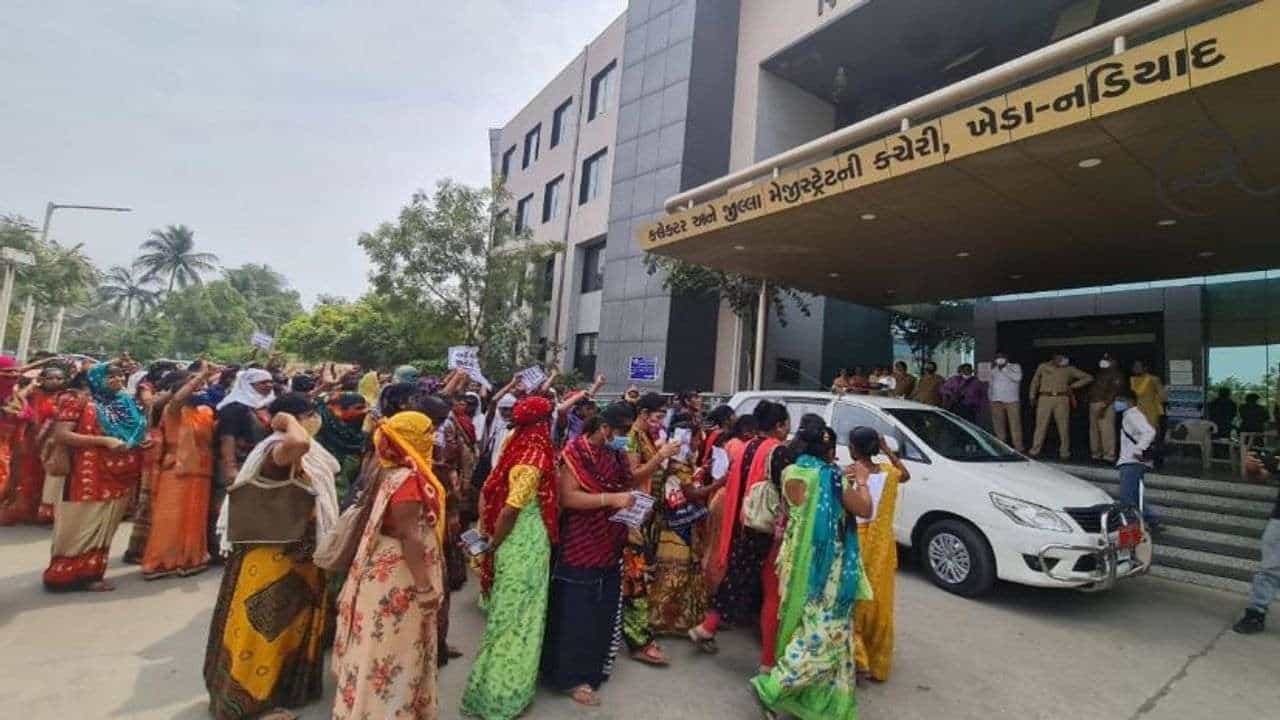 Kheda: વિશ્વ મહિલા દિવસની ઉજવણી આશા વર્કર બહેનો તેમજ આશા ફેસીલીટેટર બહેનોએ શોષણ પ્રતિકાર દિવસ તરીકે કરી