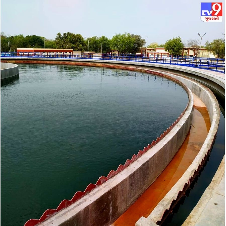 એએમસી પાસે જાસપુર, રાસ્કા અને કોતરપુર ખાતે કુલ 1750 એમએલડી પાણીની ક્ષમતા છે. જેની સામે રોજનો વપરાશ 1450 એમએલડી છે. એએમસી પાસે વપરાશ કરતા 300 એમએલડી વધારાની કેપેસિટી છે