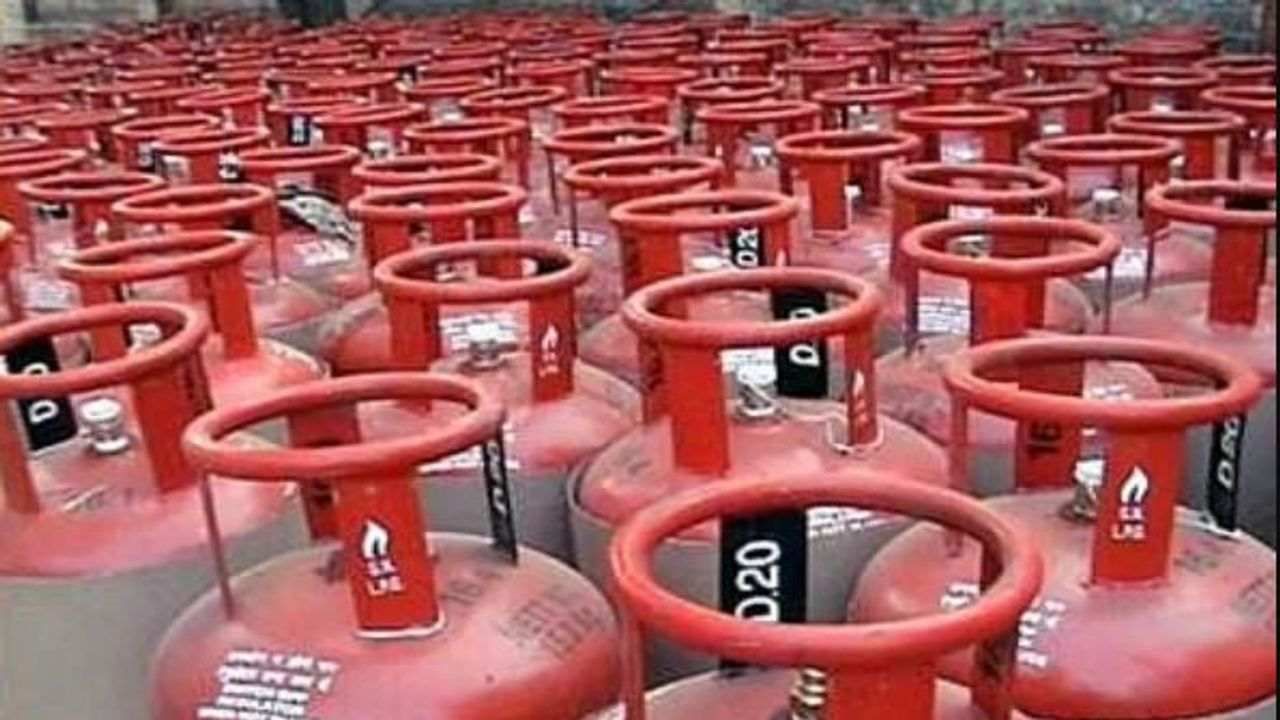 Free LPG Cylinder : હવે સરકાર આ લોકોને વર્ષમાં ૩ ફ્રી ગેસ સિલિન્ડર આપશે, જાણો કોને મળશે લાભ અને કઈ રીતે કરશો એપ્લાય