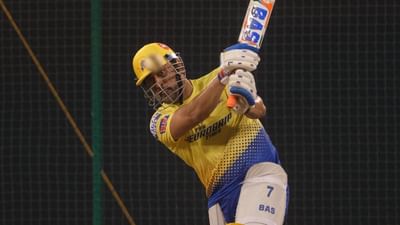 IPL 2022: ધોની એ હંગરગેકરને લાંબા છગ્ગા ફટકારવાની આપી રહ્યો છે ટ્રેનીંગ, સુરતમાં ચાલી રહ્યો છે કેમ્પ, જુઓ Video