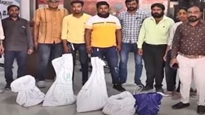 Mehsana: મનપસંદ બાઈક મેળવવા 90 હજારના સિક્કા લઈને શો રૂમ પહોચ્યો યુવક,  સ્ટાફને સિક્કા ગણતા સવારથી બપોર પડી !