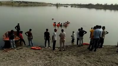 Amreli: લાઠીના દુધાળા ગામ પાસે આવેલા નારણ સરોવરમાં 5 કિશોર ડુબ્યા, તમામના મોત Amreli: લાઠીના દુધાળા ગામ પાસે આવેલા નારણ સરોવરમાં 5 કિશોર ડુબ્યા, તમામના મોત