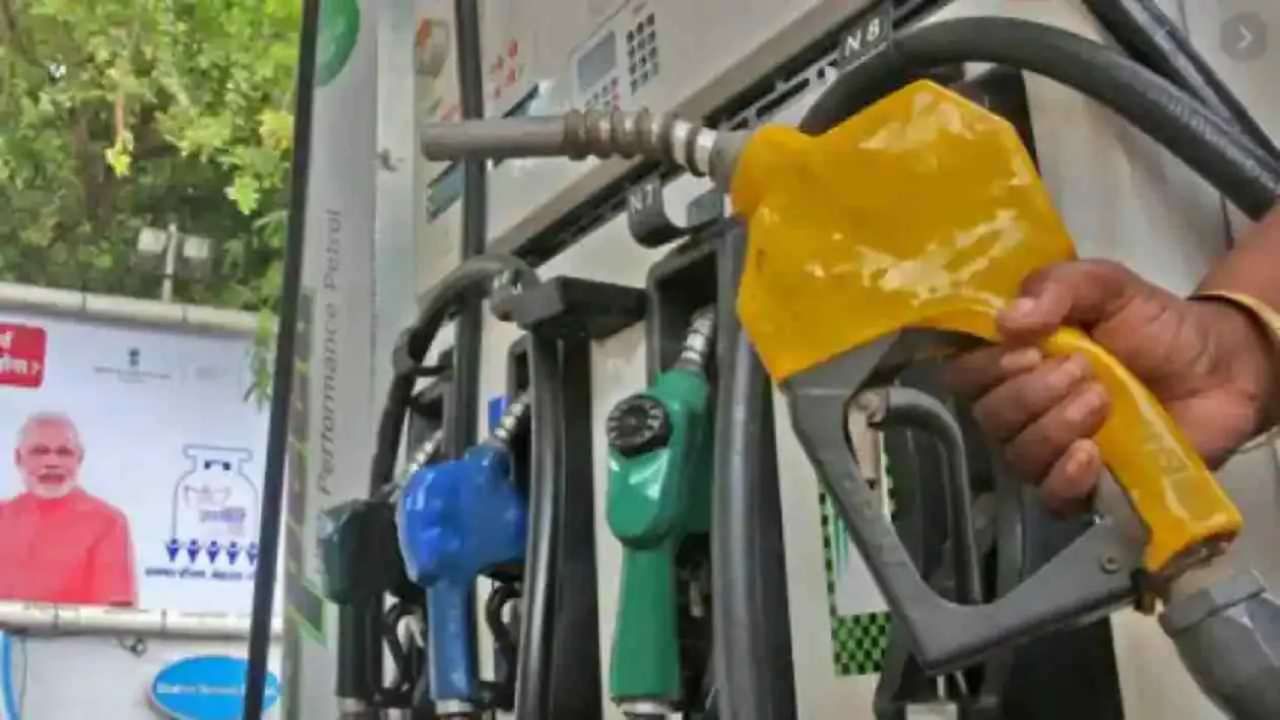 Petrol Diesel Price Today : સતત 13 માં દિવસે પેટ્રોલ - ડીઝલના ભાવ વધારામાંથી મળી રાહત, જાણો તમારા શહેરના લેટેસ્ટ રેટ