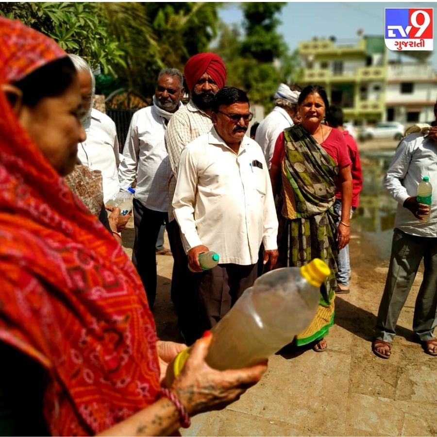 ચંદન ટેનામેન્ટના કોમન પ્લોટમાં ગટરના પાણી ભરાયાં છે. જેથી પીવાના પાણીમાં પણ ગટરનું પાણી આવતા રોગચાળો ફાટી નીકળ્યો છે. ત્યારે સ્થાનિકોએ તંત્ર સામે રોષ ઠાલવ્યો છે.