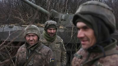 રશિયન સેના યુક્રેન પર સતત બોમ્બનો વરસાદ કરી રહી છે.છતા પણ રશિયન રાષ્ટ્રપતિ યુક્રેનના સૈનિકો અને ત્યાંના લોકોનું મનોબળ તોડવામાં નિષ્ફળ રહ્યા છે.