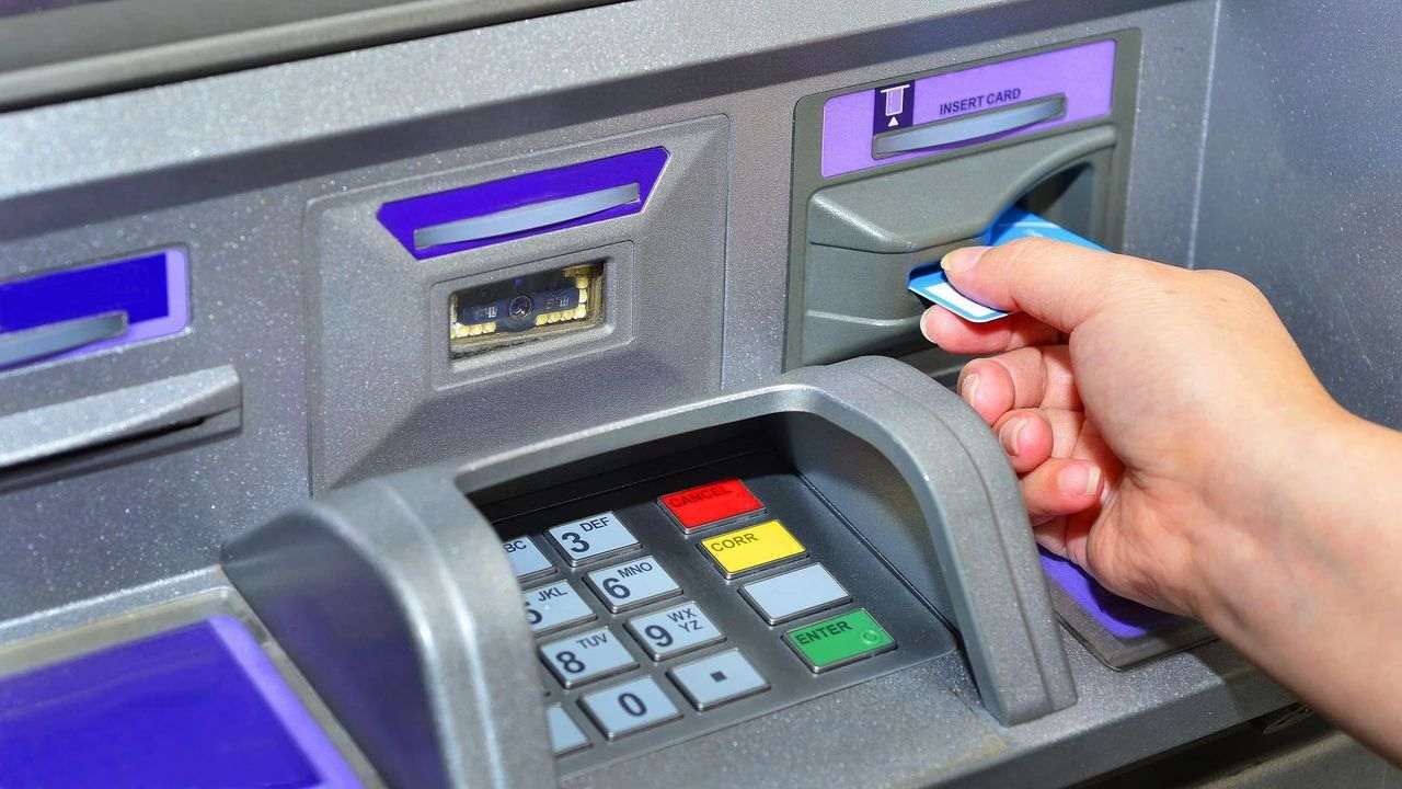 SBI ATMમાંથી પૈસા ઉપાડવા માટે કરવું પડશે આ કામ! બેંકે ટ્વિટ કરીને આપી જાણકારી