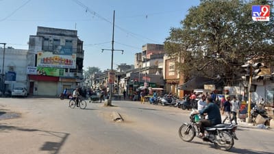 શાહપુર દરવાજા - હાલ શાહપુર દરવાજો અસ્તિત્વમાં નથી. શહેર વિસ્તરવાની સાથે દરવાજાના કાંગરા ખરતા ગયા અને કાળક્રમે દરવાજાનુ અસ્તિત્વ ના રહ્યુ.  પરંતુ વર્ષો પહેલા અહીયા દરવાજો હતો જે શાહપુર દરવાજાના નામે ઓળખાતો હતો