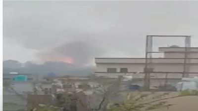 Blast in Pakistan: પાકિસ્તાનના સિયાલકોટ મિલિટરી બેઝમાં ભારે વિસ્ફોટ, મિલિટરી બેઝમા દારૂગોળાનો સંગ્રહ કરાતો હતો