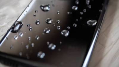 Tech Tips: તમારો સ્માર્ટફોન વોટરપ્રુફ છે કે વોટર રેઝિસ્ટન્સ, આ રીતે ઓળખો અને તેનો અર્થ પણ જાણો